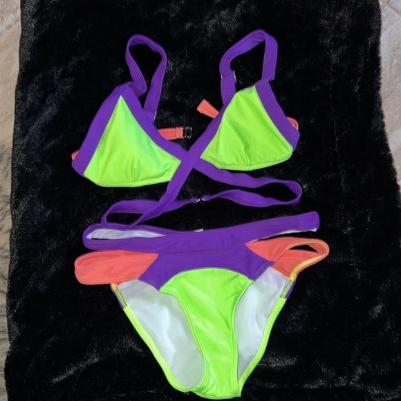 🔥3 for $25🔥 NWOT- CUTE MULTI COLOR BIKINI SZ L - Picture 3 of 4